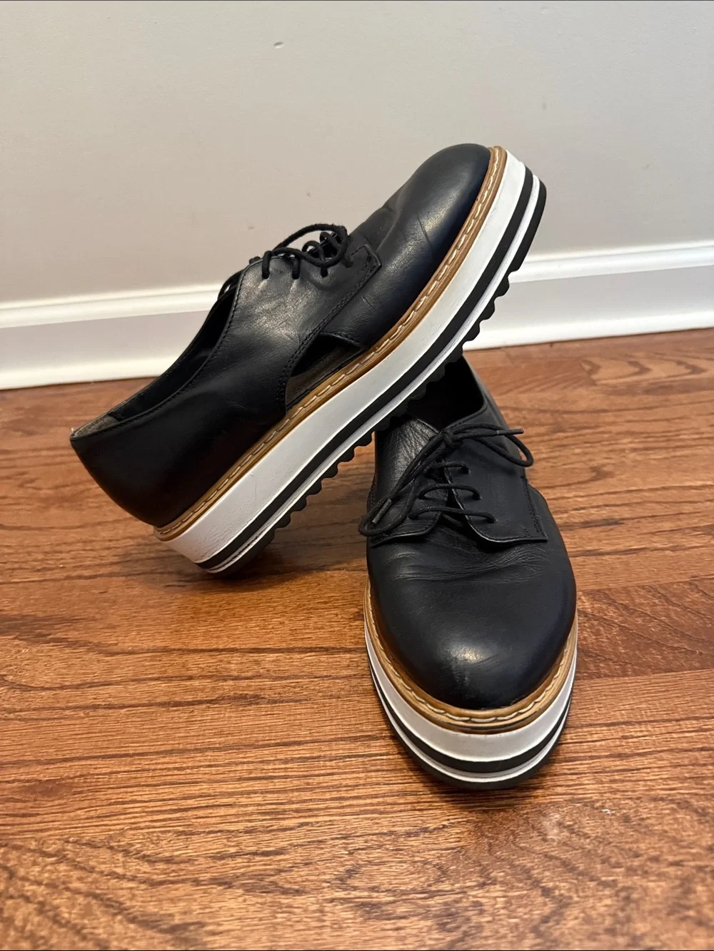 Summit By White Mountain Brody Platform Oxford in Black Italian Leather